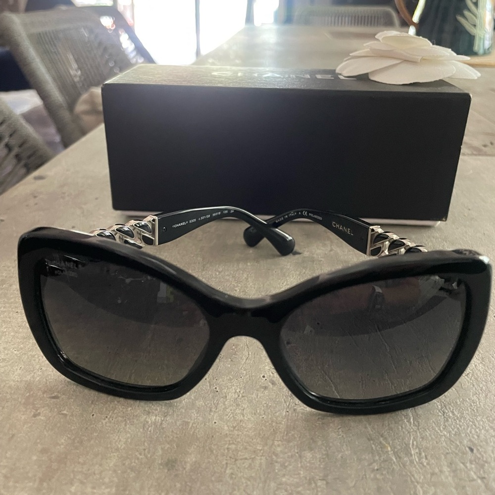 CHANEL Black Rectangular Sunglasses with Gradient Lenses